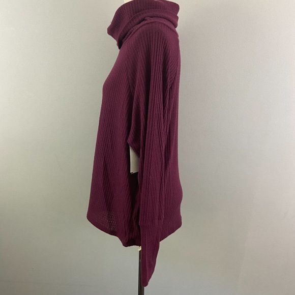 NWOT BOBEAU Maroon Turtle Neck‎ - Picture 4 of 9